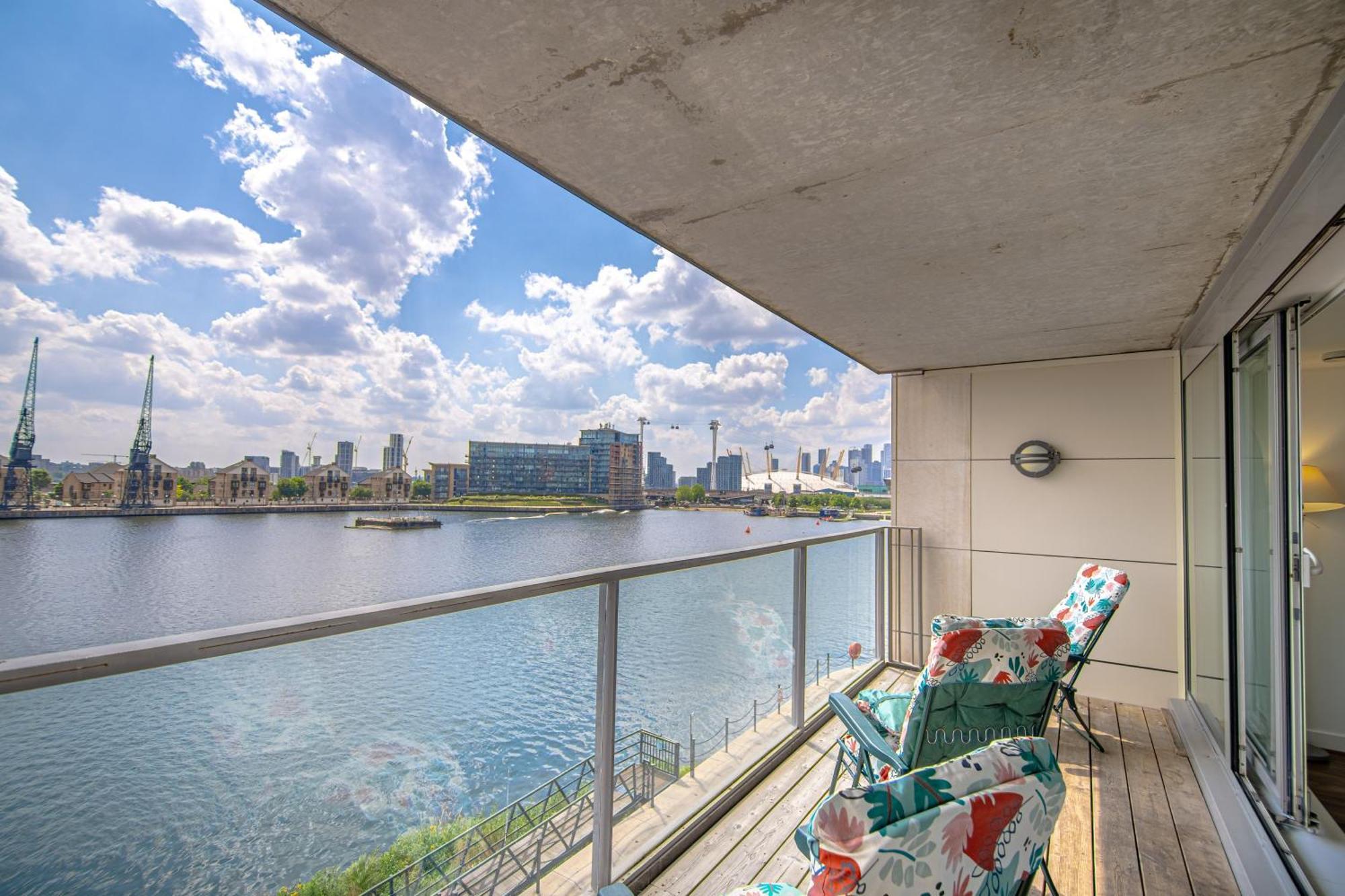 London Excel Waterfront Serenity Apartment Exterior photo